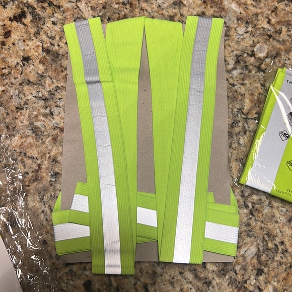 Tuvizo Yellow Reflective Strap Safety Vest & 2 Hi Viz Bandanas - Picture 5 of 6